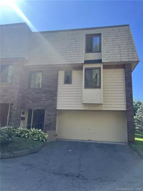 80 Trolley Crossing Ln #80, Middletown, CT 06457