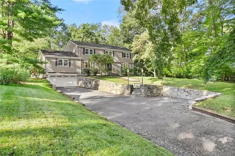 41 Cranbury Rd, Norwalk, CT 06851