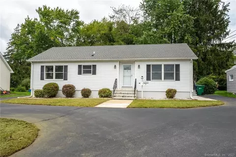 5 Lois Ave, Waterford, CT 06385