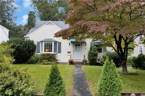 41 Coolidge Ave, Stamford, CT 06906