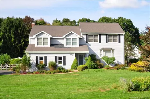15 Newbury Ct, Simsbury, CT 06070