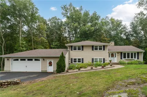 75 Jefferson Dr, Guilford, CT 06437