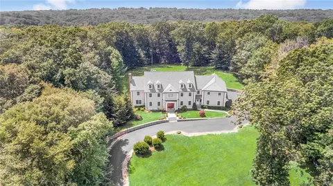274 Mariomi Rd, New Canaan, CT 06840