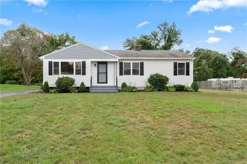 4 Peters Ln, North Haven, CT 06473