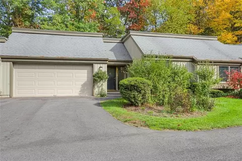 28 Heritage Crst #B, Southbury, CT 06488