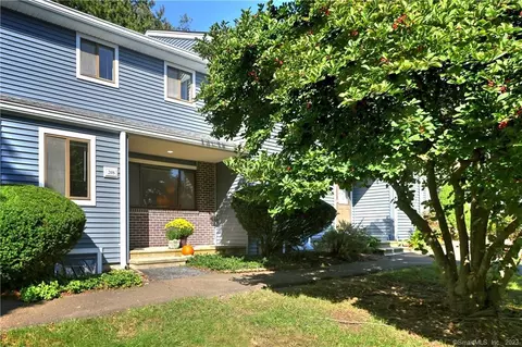 208 Shagbark Dr #208, Derby, CT 06418