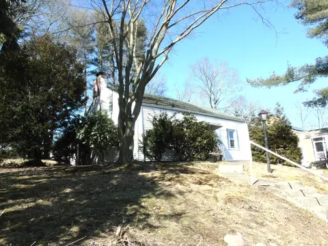 190 Lakeview Ave, Hamden, CT 06518