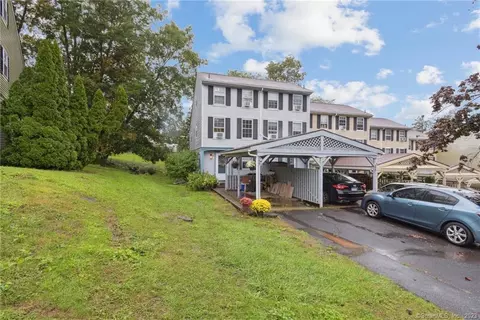55 Rising Trail Dr #55, Middletown, CT 06457