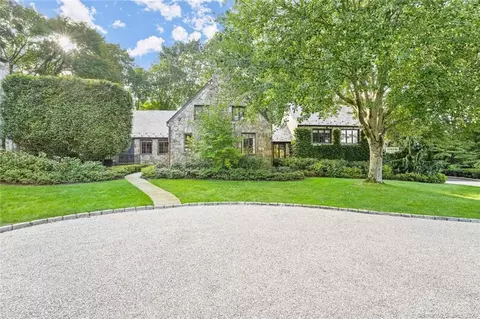 13 Searles Rd, Darien, CT 06820