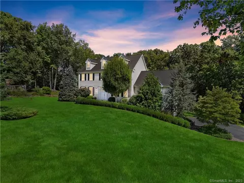 1 Split Rail Ct, Oxford, CT 06478
