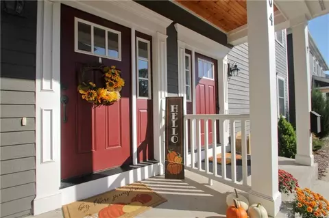204 Mountain Rd #E, Suffield, CT 06078
