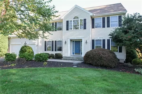 25 Winding Trl, Cheshire, CT 06410