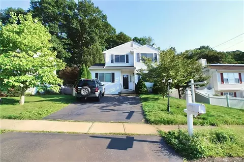 20 Pondview Ter, East Haven, CT 06512