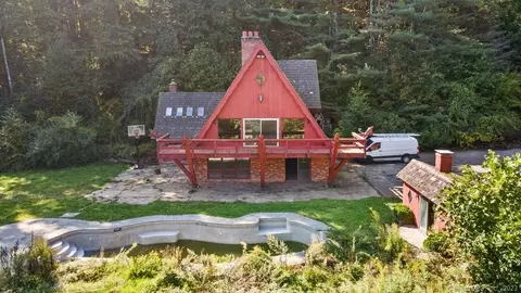 49 Judson Ln, Bethlehem, CT 06751