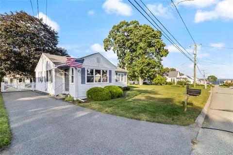 27 Sea Breeze Ave, East Lyme, CT 06357