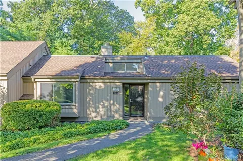 795 Heritage Vlg #B, Southbury, CT 06488