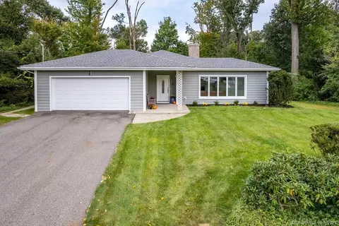 42 October Hill Rd, Hamden, CT 06518