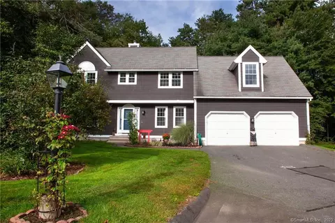 13 Whytewood Ln #13, Granby, CT 06035
