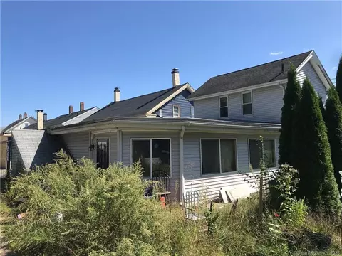 73 Pomfret St, Putnam, CT 06260