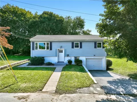 82 Cutler St, New London, CT 06320