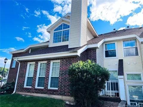 81 Carriage Crossing Ln #81, Middletown, CT 06457