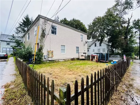 22 Spring St, Killingly, CT 06239