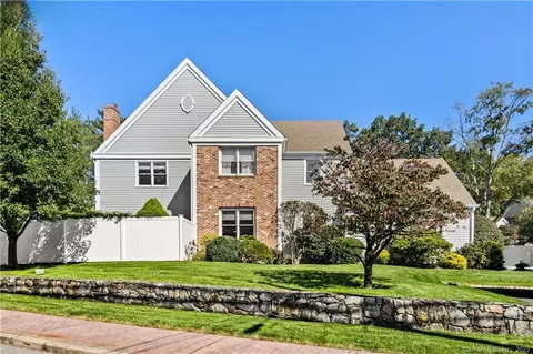 95 Forest St, New Canaan, CT 06840