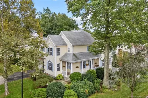 44 Lexington Way N, Milford, CT 06461