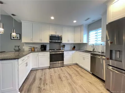 901 Heritage Vlg #A, Southbury, CT 06488