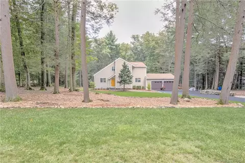 5 Black Cherry Ln, Newtown, CT 06482