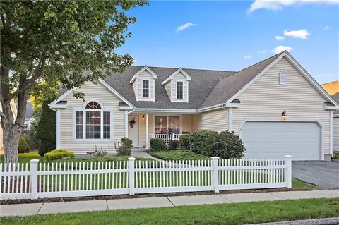 21 Spinnaker Dr #21, East Lyme, CT 06357