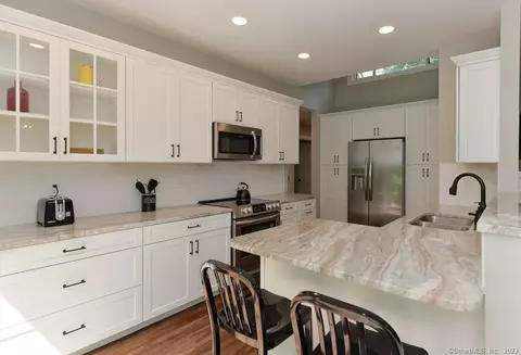 107 Heritage Vlg #B, Southbury, CT 06488