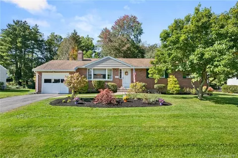 75 Fairlane Dr, Wethersfield, CT 06109