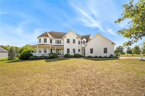 34 Farmstead Ln, Suffield, CT 06078