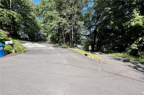 27 Satterlee Rd, New Fairfield, CT 06812