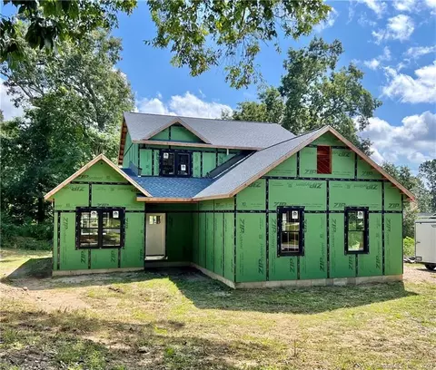 4 Red Oak Ln, Pawcatuck, CT 06379