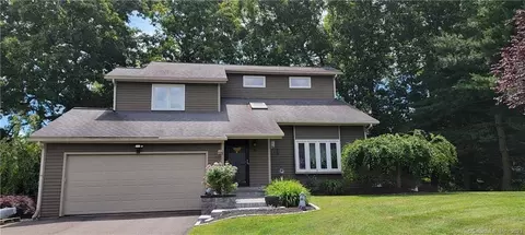 6 Harnish Ln, Wallingford, CT 06492