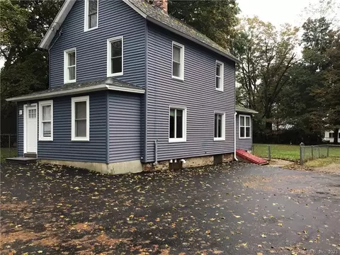 32 Center St, Putnam, CT 06260