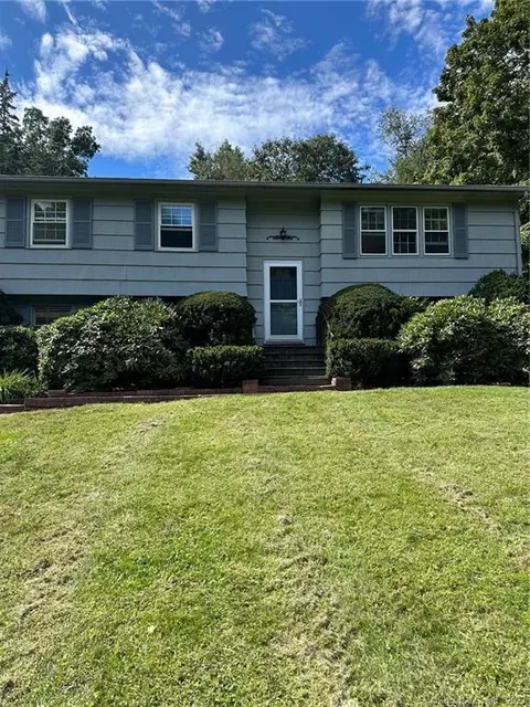 120 Rockwell Rd, Bethel, CT 06801