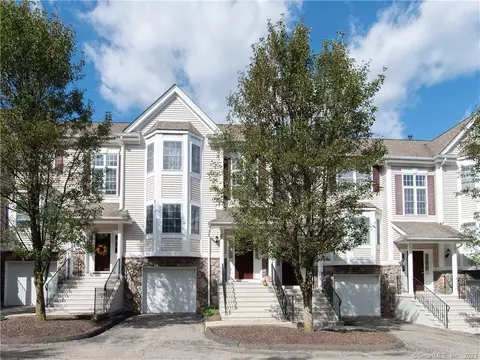 303 Larson Dr #303, Danbury, CT 06810