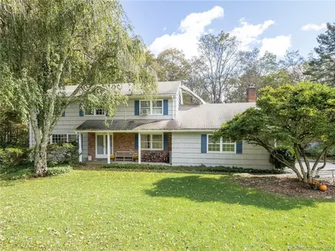 572 Erskine Rd, Stamford, CT 06903