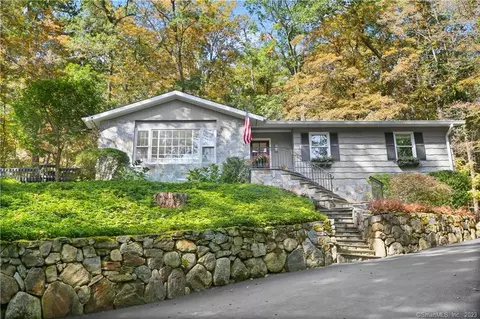 17 Overbrook Ln, Weston, CT 06883