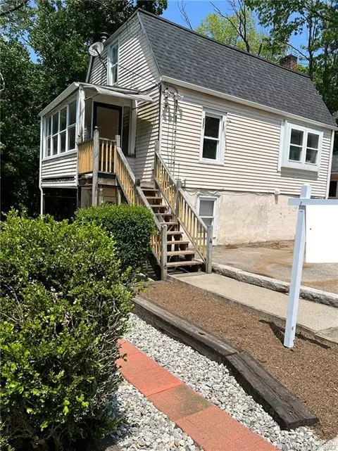 31 Abbe St, Windham, CT 06226