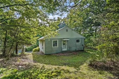 105 Hunters Ave, Norwich, CT 06380