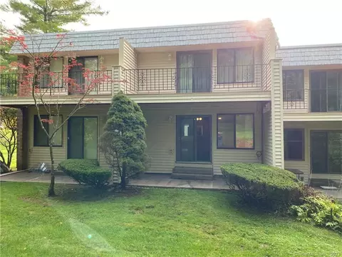 27 Hemlock Ct #27, Cromwell, CT 06416