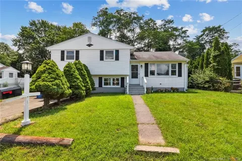 41 Buckland Dr, Waterbury, CT 06704