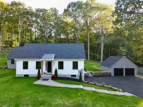 14 Eden Hill Rd, Newtown, CT 06470
