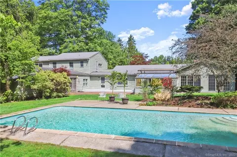2 Pleasant View Ter, Bethel, CT 06801