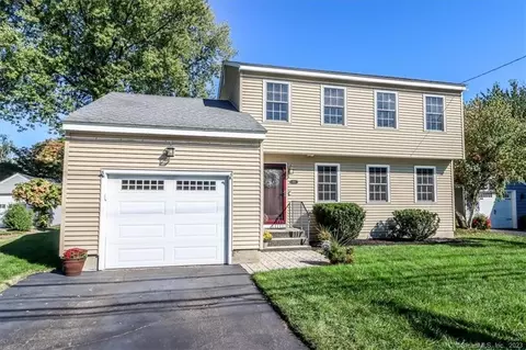 445 S Pine Creek Rd, Fairfield, CT 06824