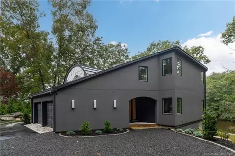 55 Trumbull Rd, Waterford, CT 06385